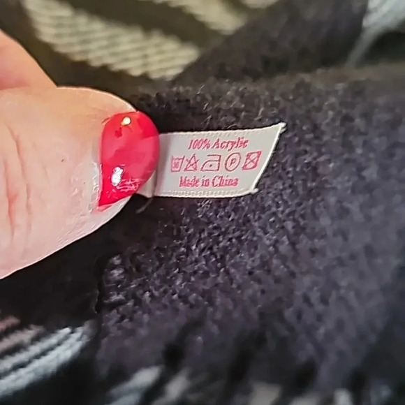 SIMONETTA Black White Plaid CAPE WRAP RUANA with BLACK FAUX FUR TRIM OS - Picture 9 of 9